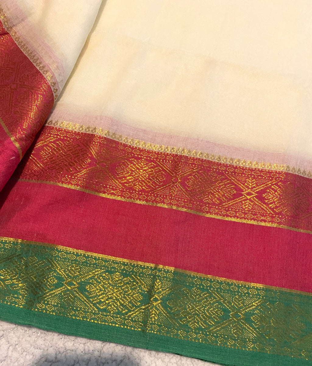 Elegant Ivory Mulmul Cotton Saree with Kanchi Border