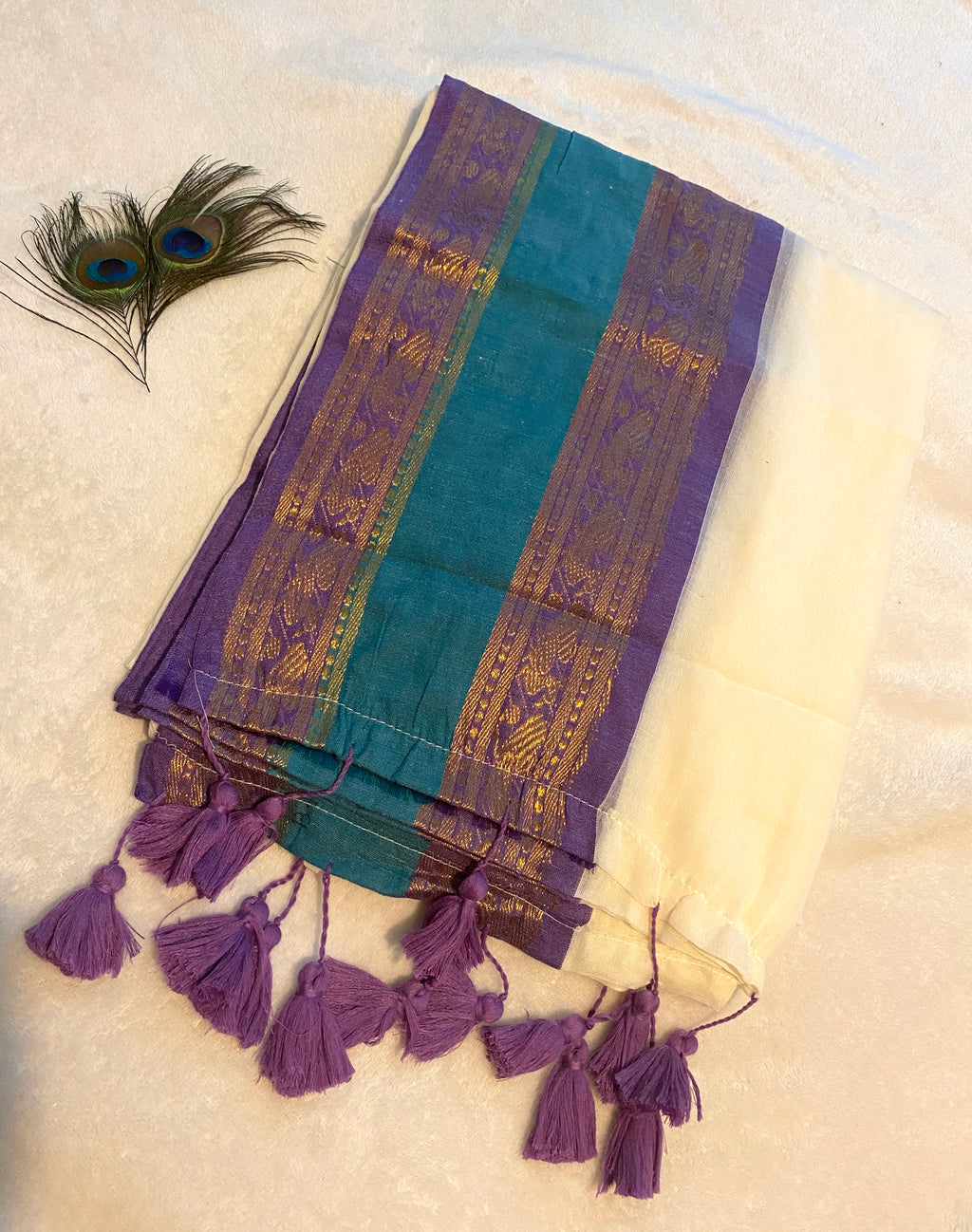 Elegant Ivory Mulmul Cotton Saree with Kanchi Border