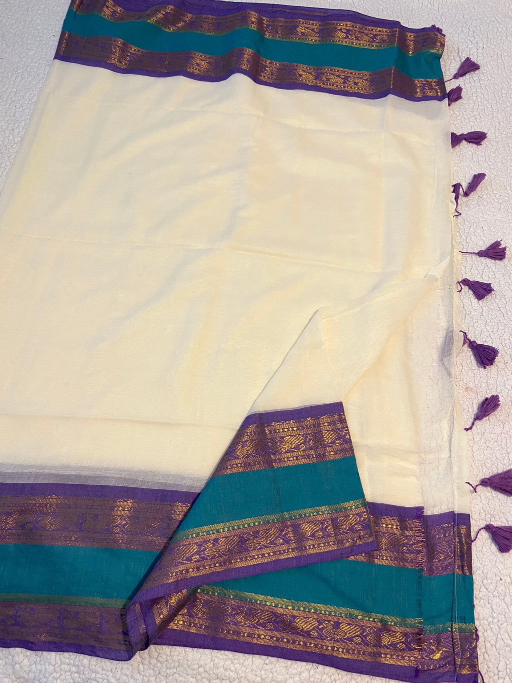 Elegant Ivory Mulmul Cotton Saree with Kanchi Border