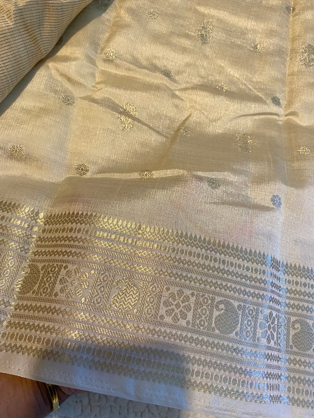 Off-White Tussar Silk Saree with Pallu & Border Detailing