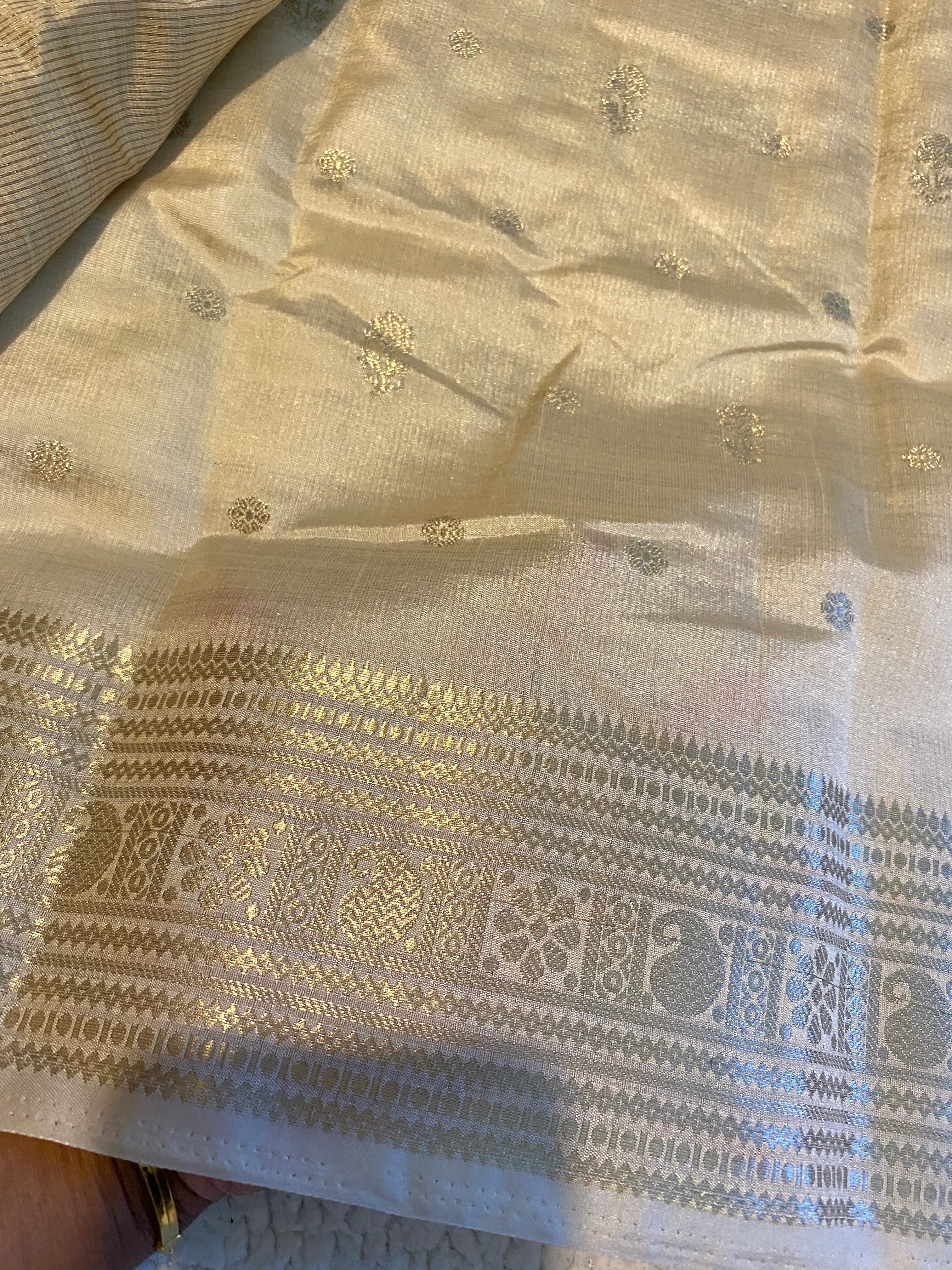 Off-White Tussar Silk Saree with Pallu & Border Detailing