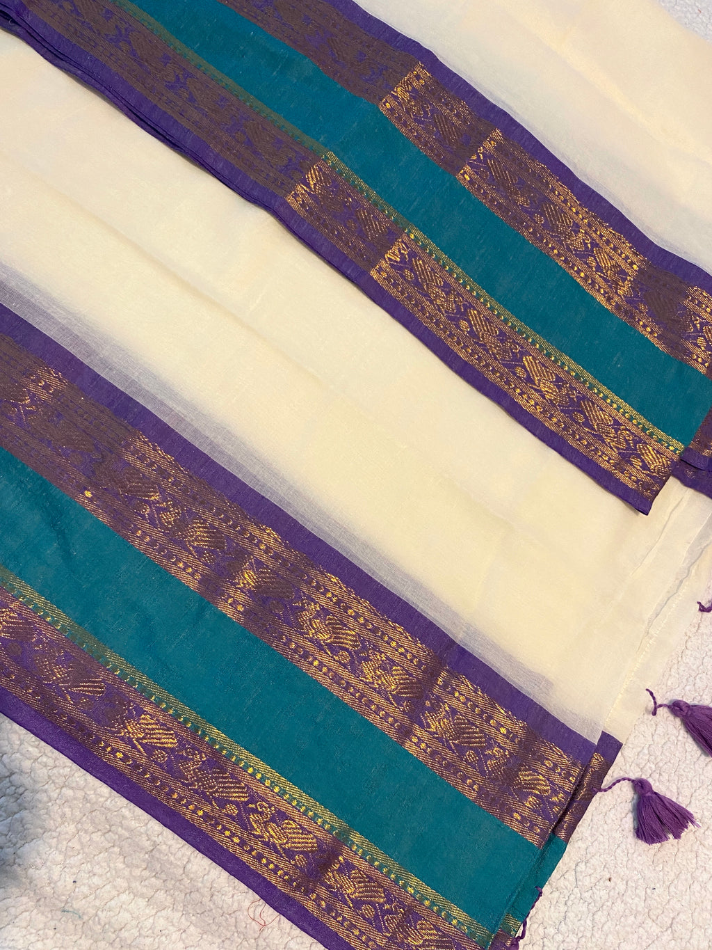 Elegant Ivory Mulmul Cotton Saree with Kanchi Border
