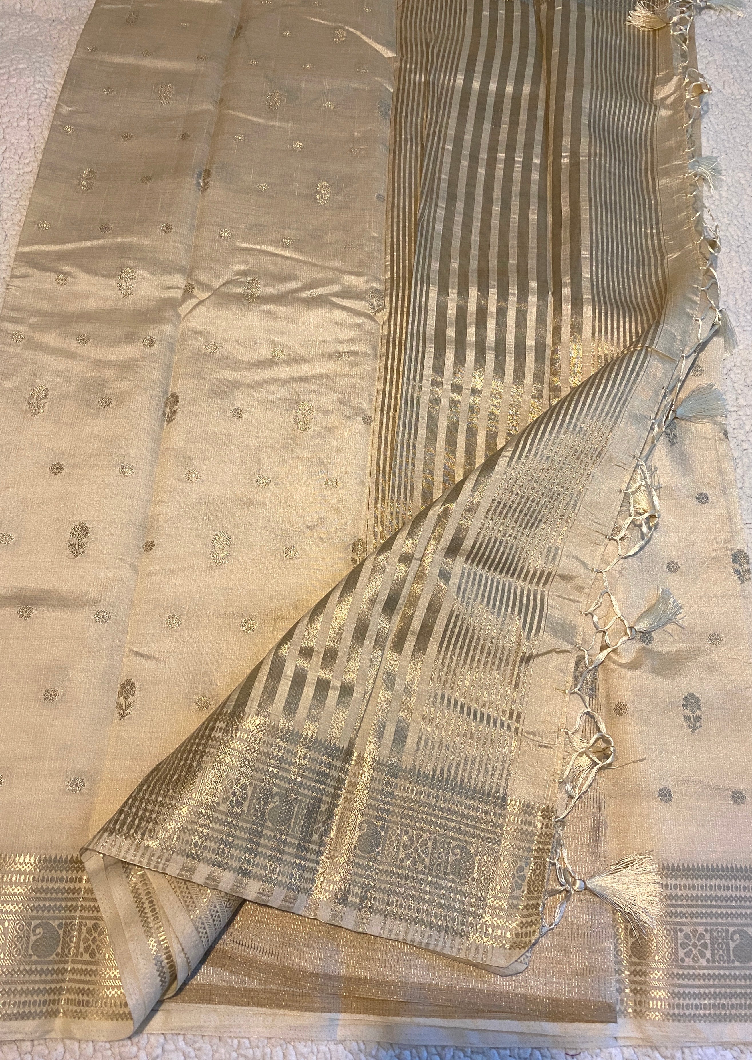 Off-White Tussar Silk Saree with Pallu & Border Detailing