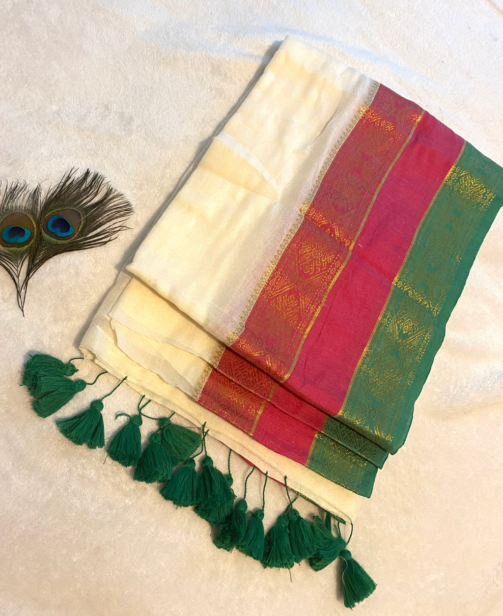 Elegant Ivory Mulmul Cotton Saree with Kanchi Border
