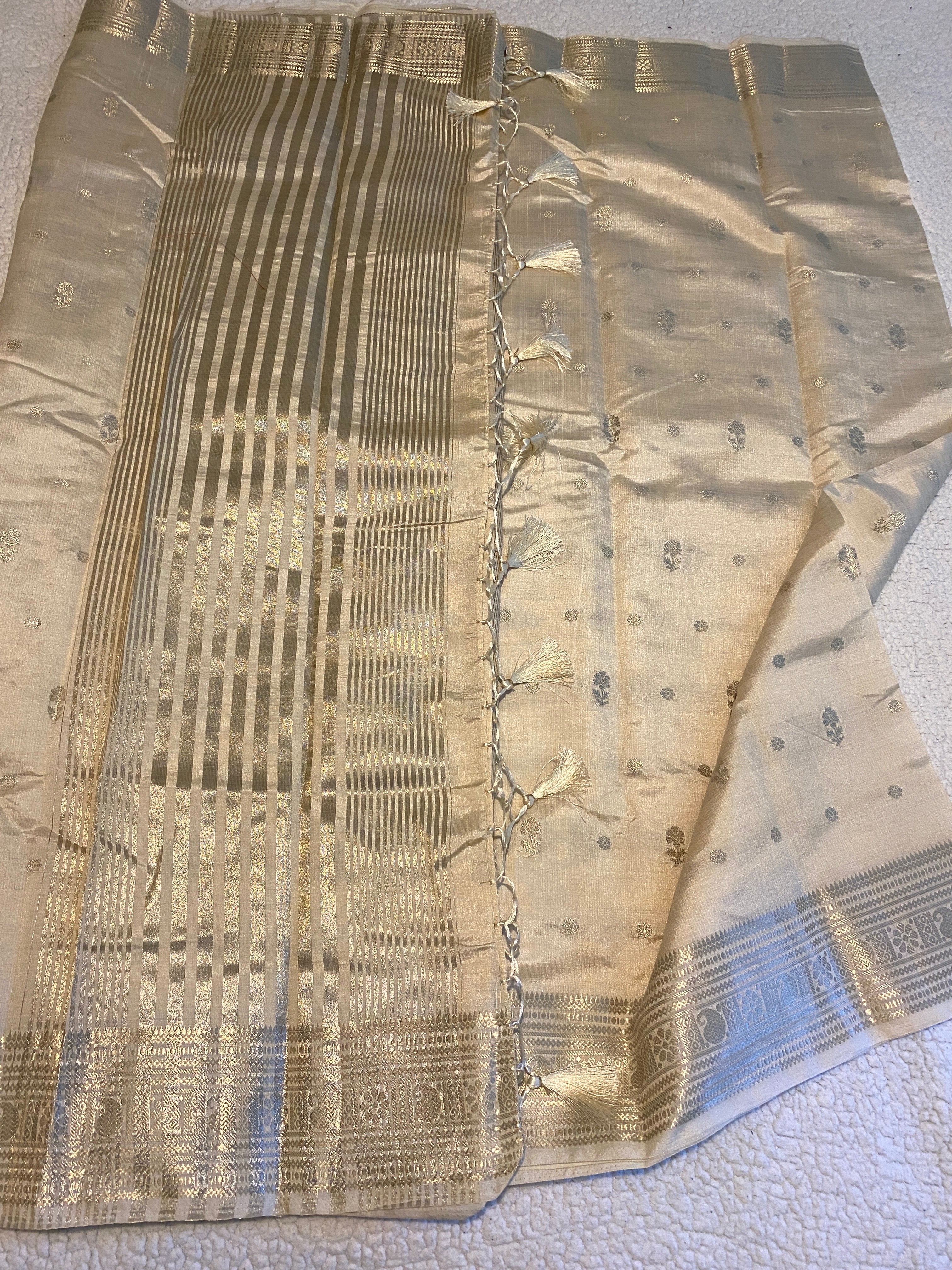Off-White Tussar Silk Saree with Pallu & Border Detailing