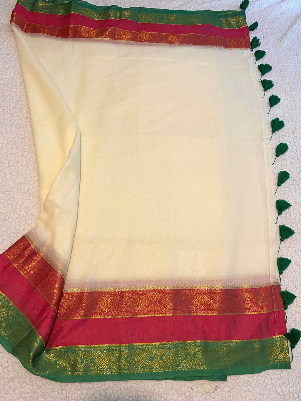 Elegant Ivory Mulmul Cotton Saree with Kanchi Border