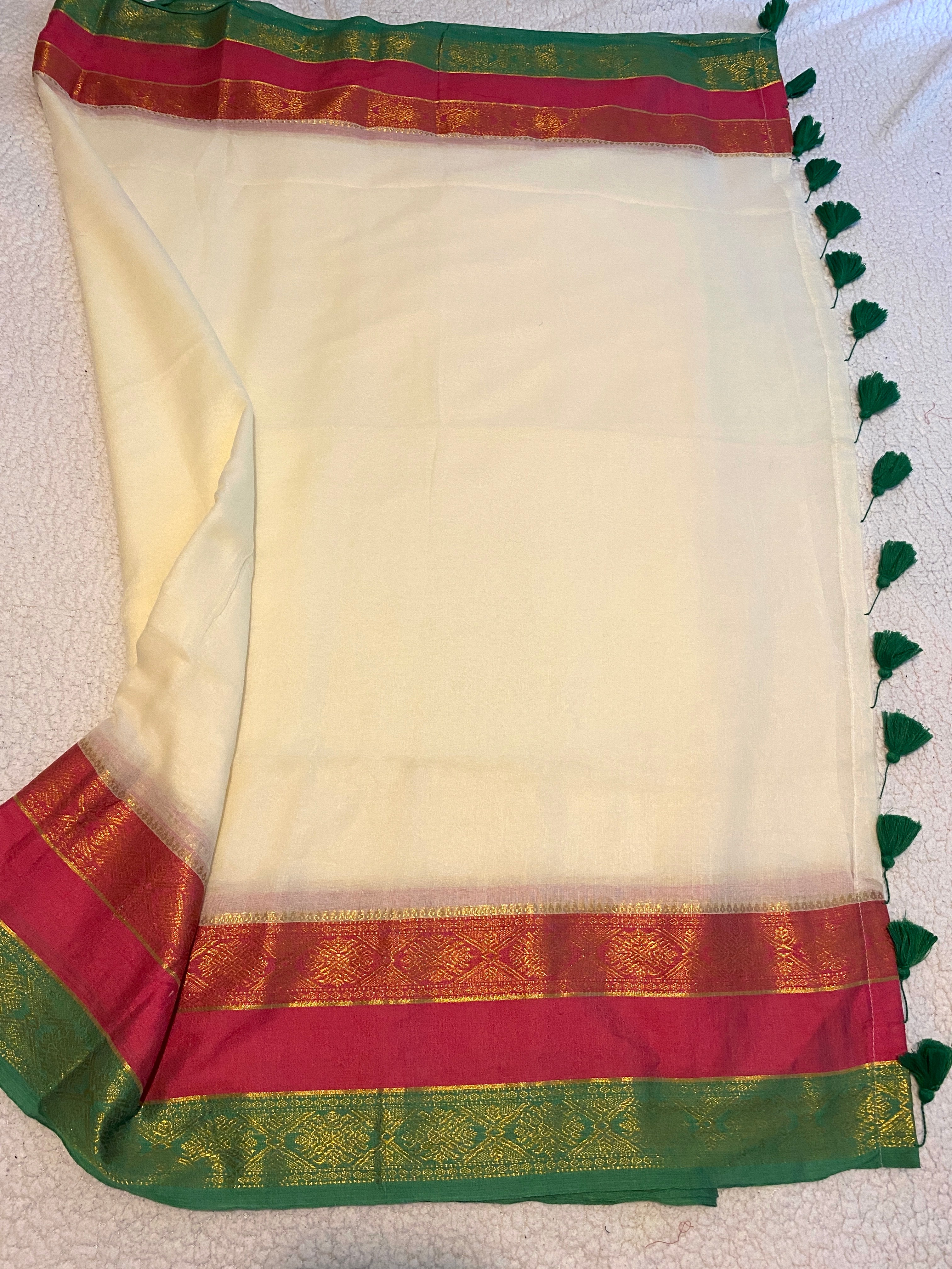 Elegant Ivory Mulmul Cotton Saree with Kanchi Border