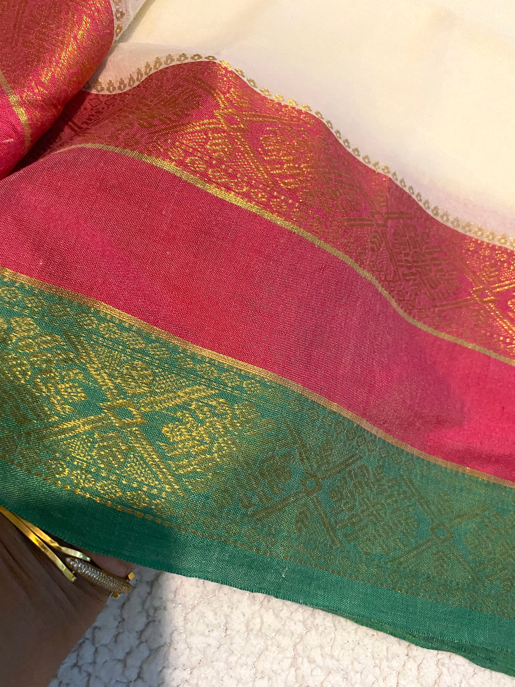 Elegant Ivory Mulmul Cotton Saree with Kanchi Border