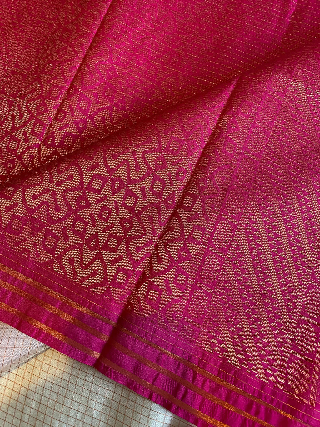 Off-White Semi Kanchipuram Saree with Vibrant Pink Pallu