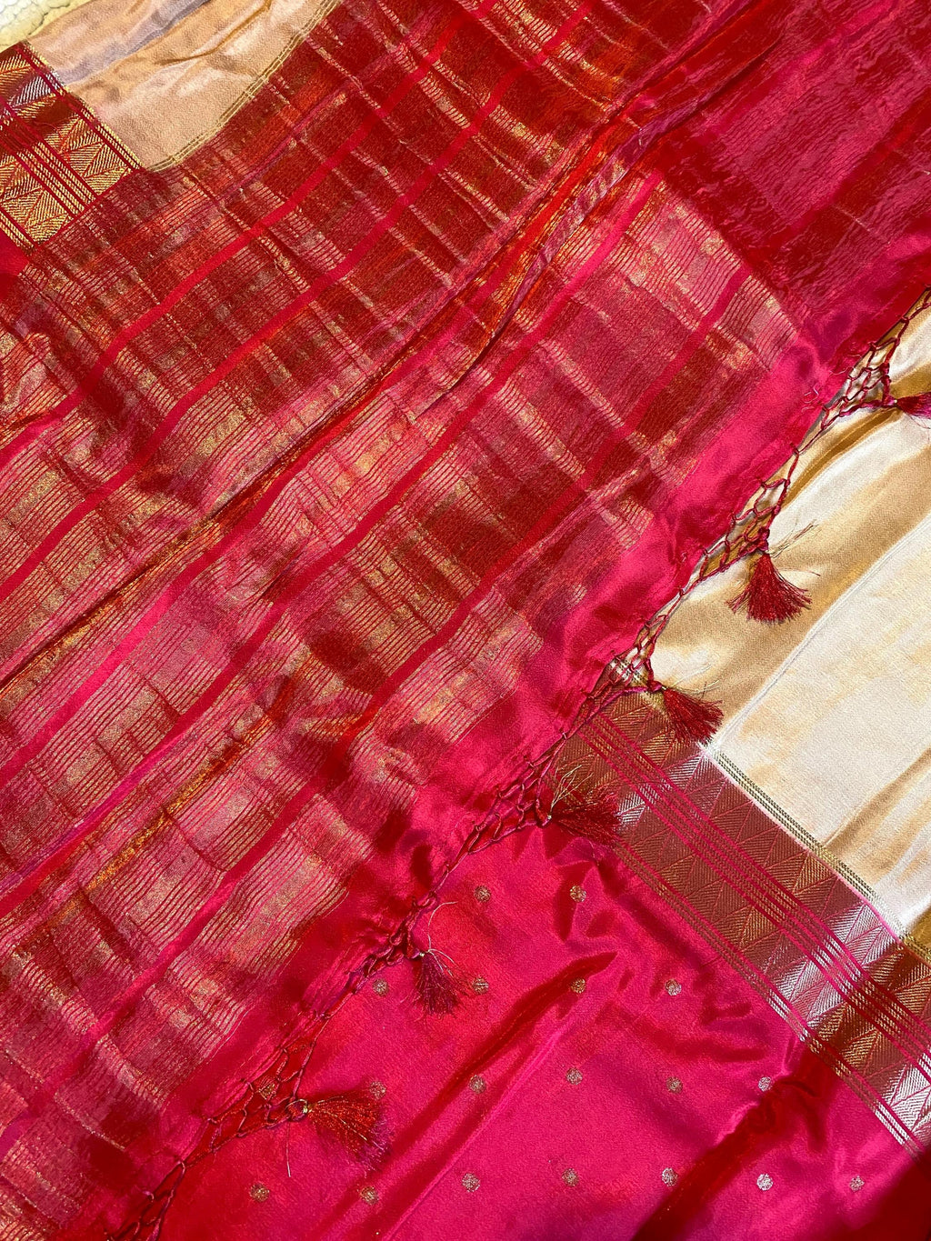 Elegant Chiffon Saree Featuring Magenta and Golden Beige