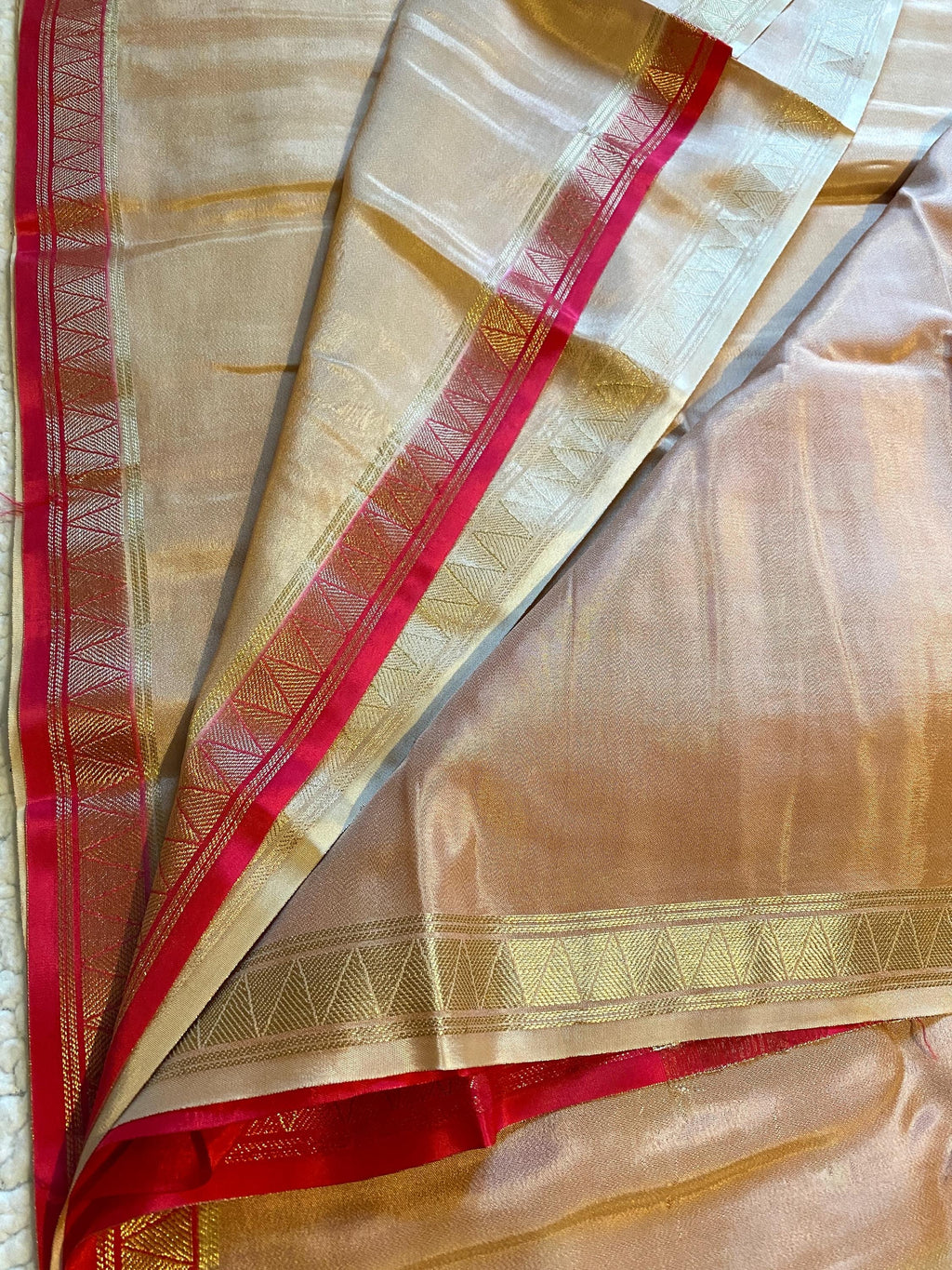 Elegant Chiffon Saree Featuring Magenta and Golden Beige