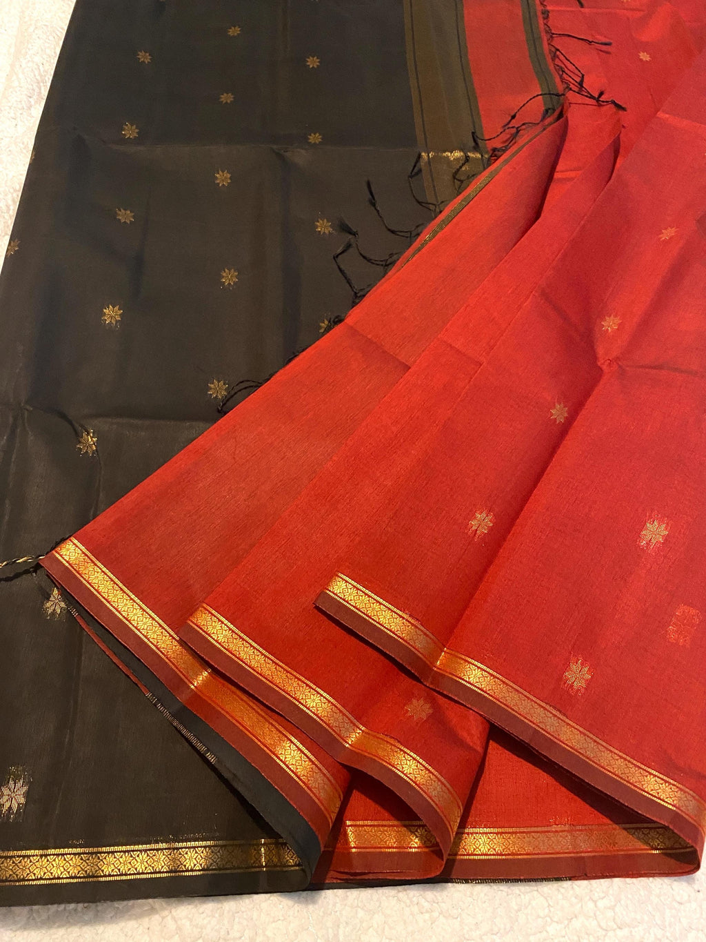 Maheshwari Cotton Silk Saree – Deep Maroon with Black Pallu & Blouse