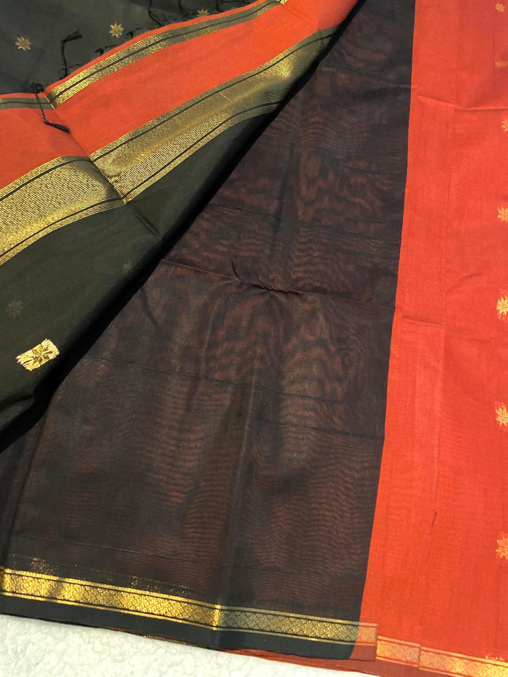 Maheshwari Cotton Silk Saree – Deep Maroon with Black Pallu & Blouse