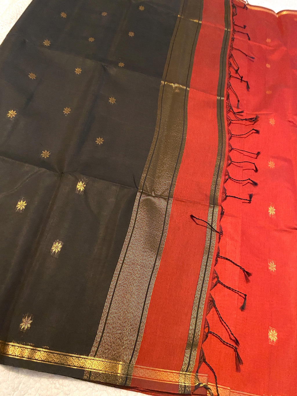Maheshwari Cotton Silk Saree – Deep Maroon with Black Pallu & Blouse