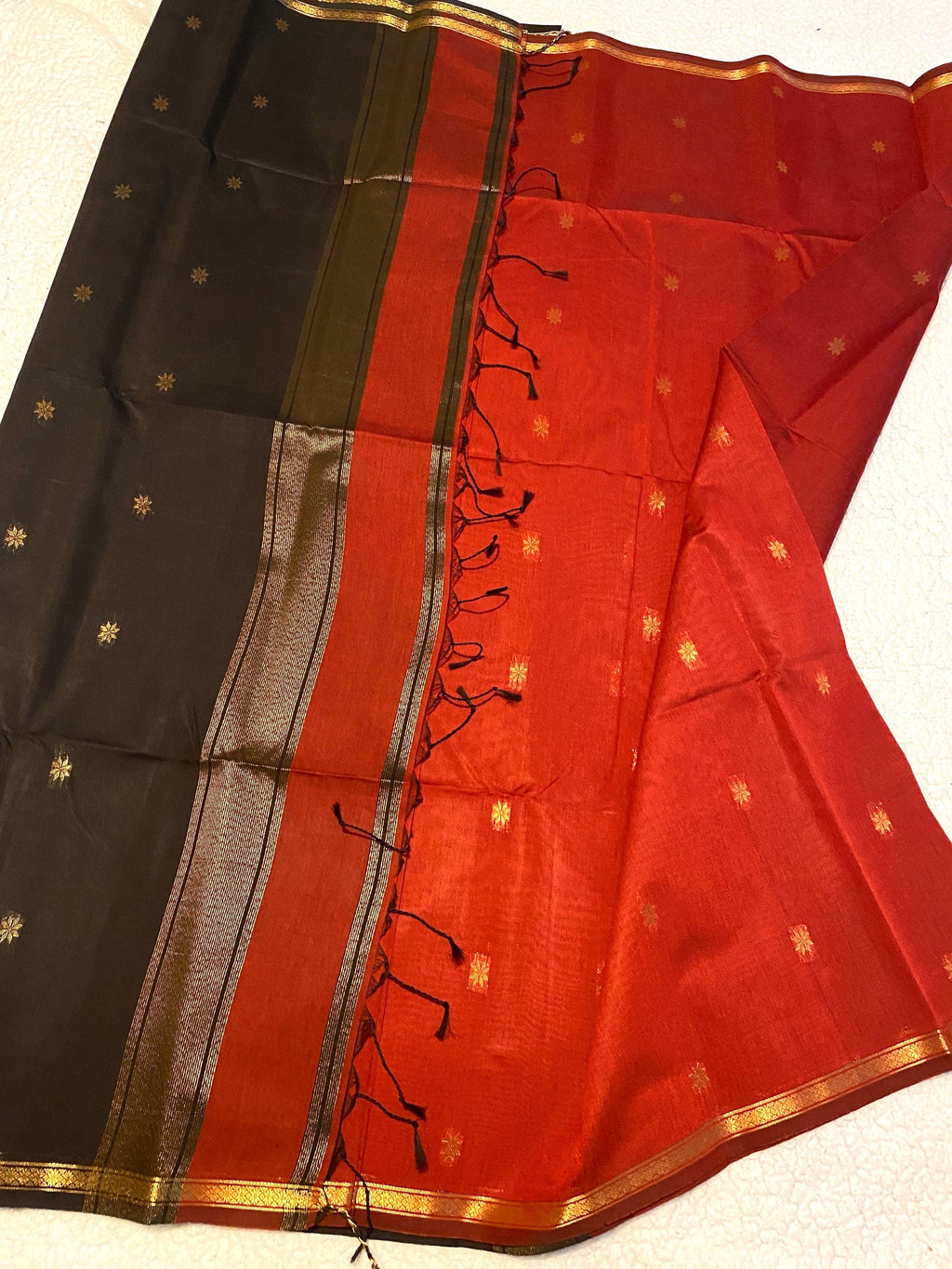 Maheshwari Cotton Silk Saree – Deep Maroon with Black Pallu & Blouse
