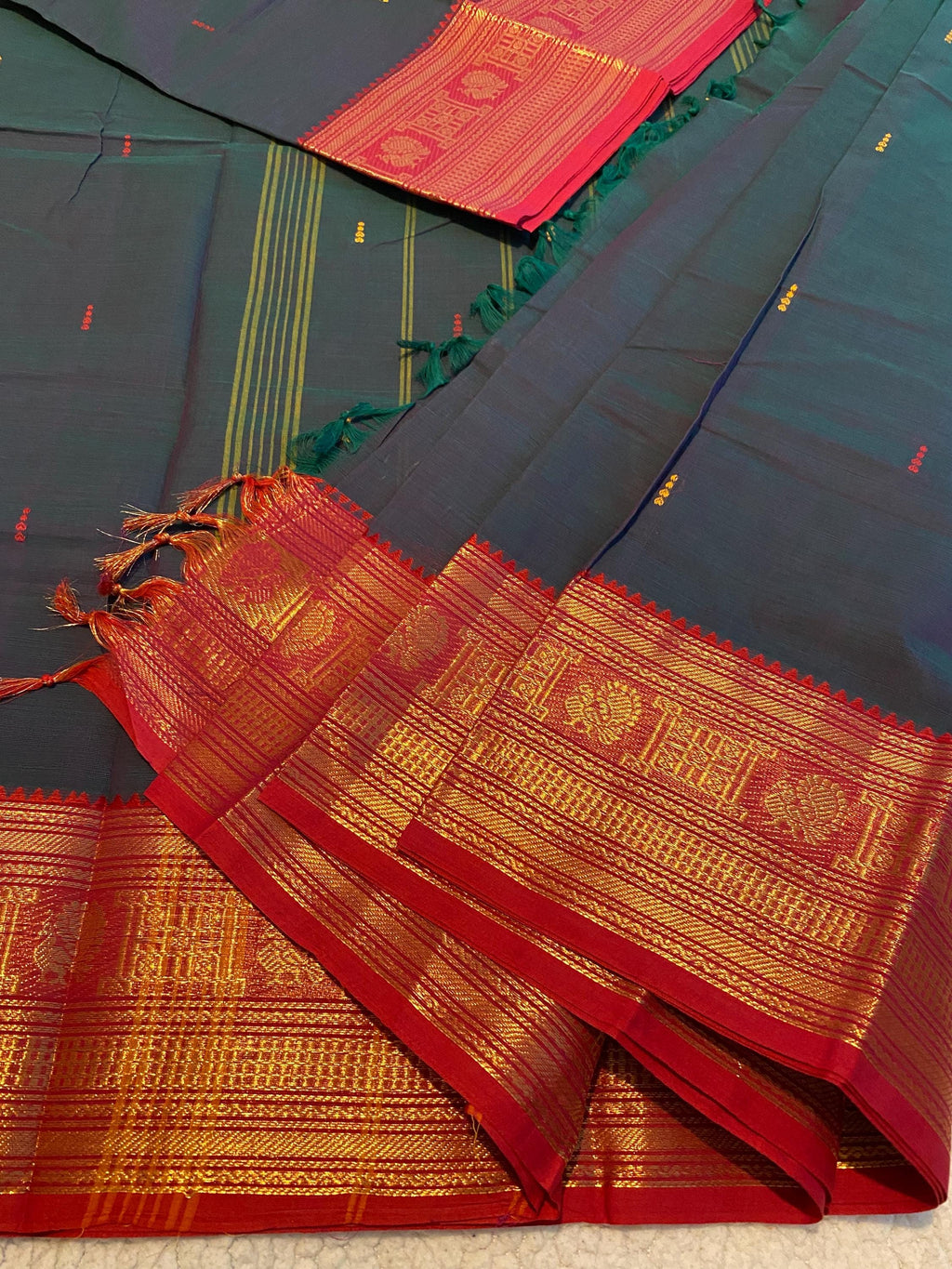 Dual-Tone Bottle Green Pure Kanchi Cotton Saree with Reddish-Maroon Border