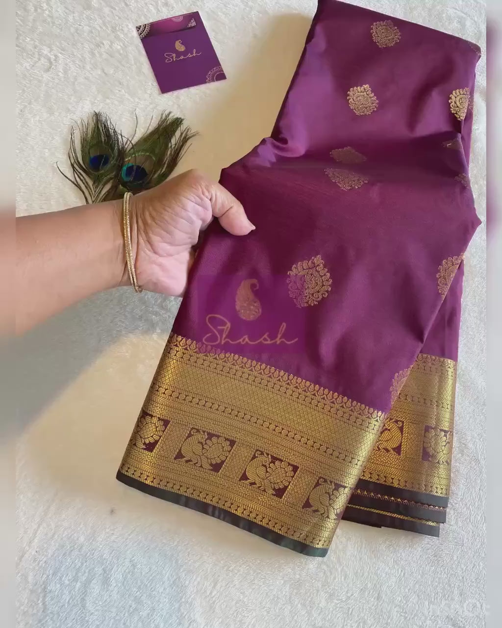 Elegant Wine Shade Semi-Kanchipuram Silk Saree with Bottle Green Pallu